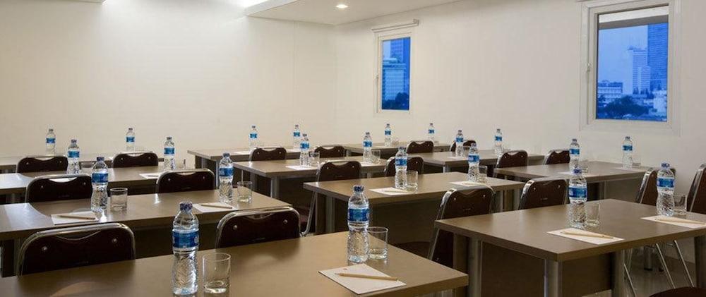 Amaris Hotel Thamrin City Jacarta Exterior foto